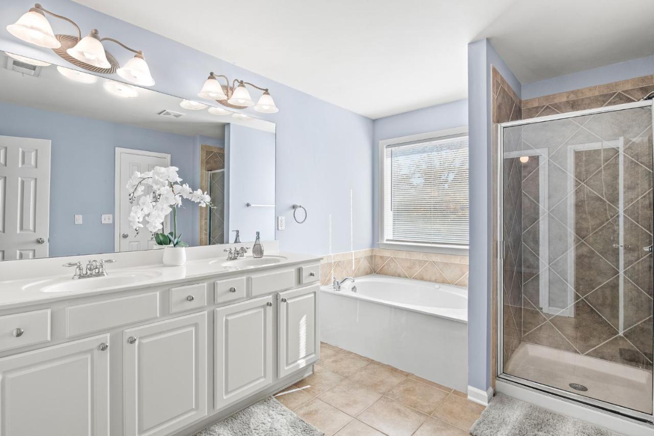 Villa Calming Grey Townhouse With Jacuzzi Bathtub à Atlanta Extérieur photo